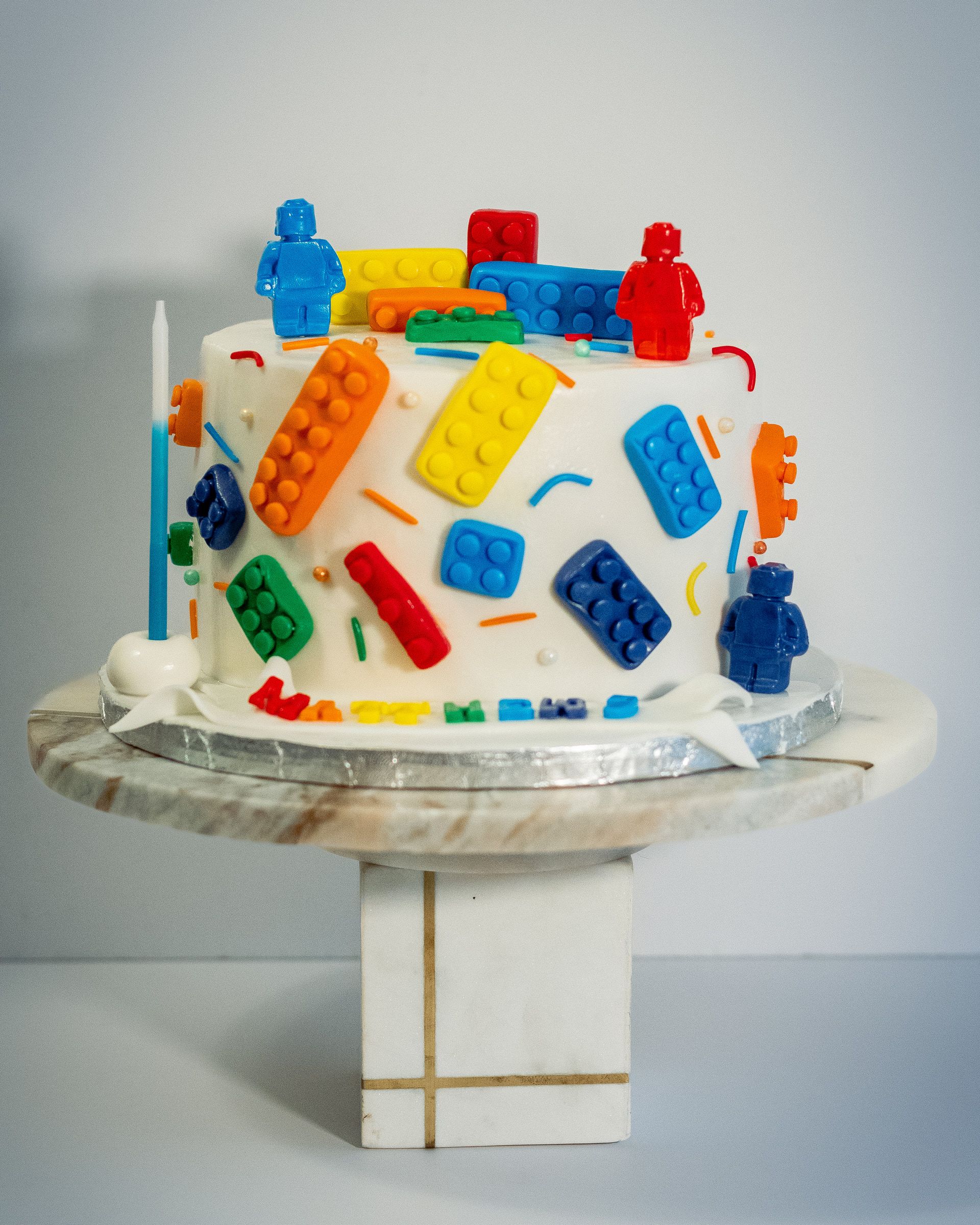 Building block figures and bricks