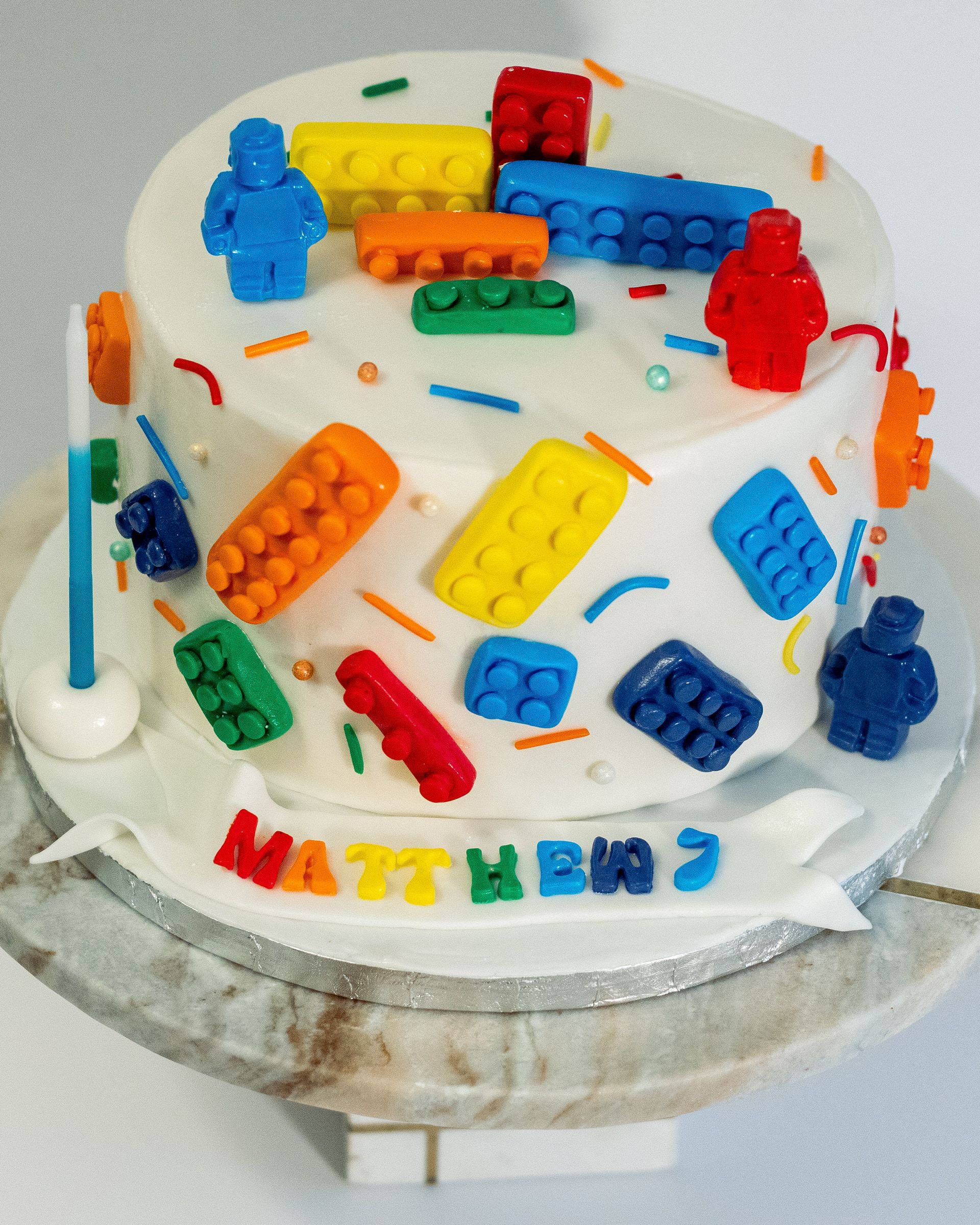 Building block figures and bricks